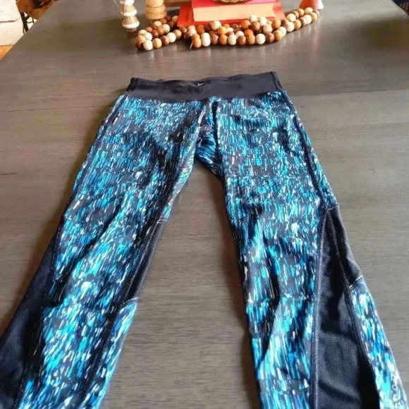 Nike Cropped leggings xs like new - Picture 1 of 3